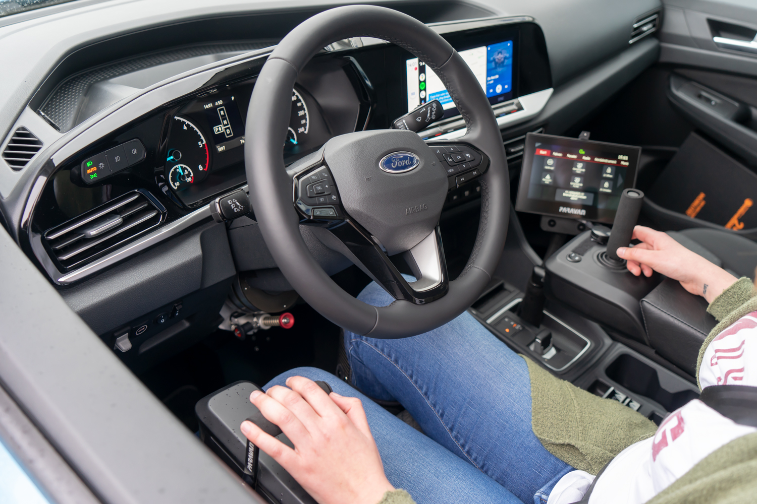 Behindertengerechter Ford Tourneo Connect, Selbstfahrerumbau, Space Drive, Rolliverladung, 2 Wege Joystick, GB Schieber, Sodermanns