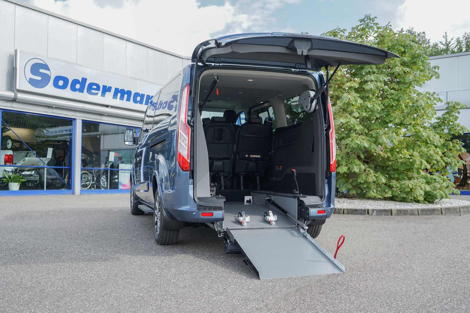 Behindertengerechter Ford Tourneo Custom, Passivfahrerumbau, Heckeinstieg, Sodermanns