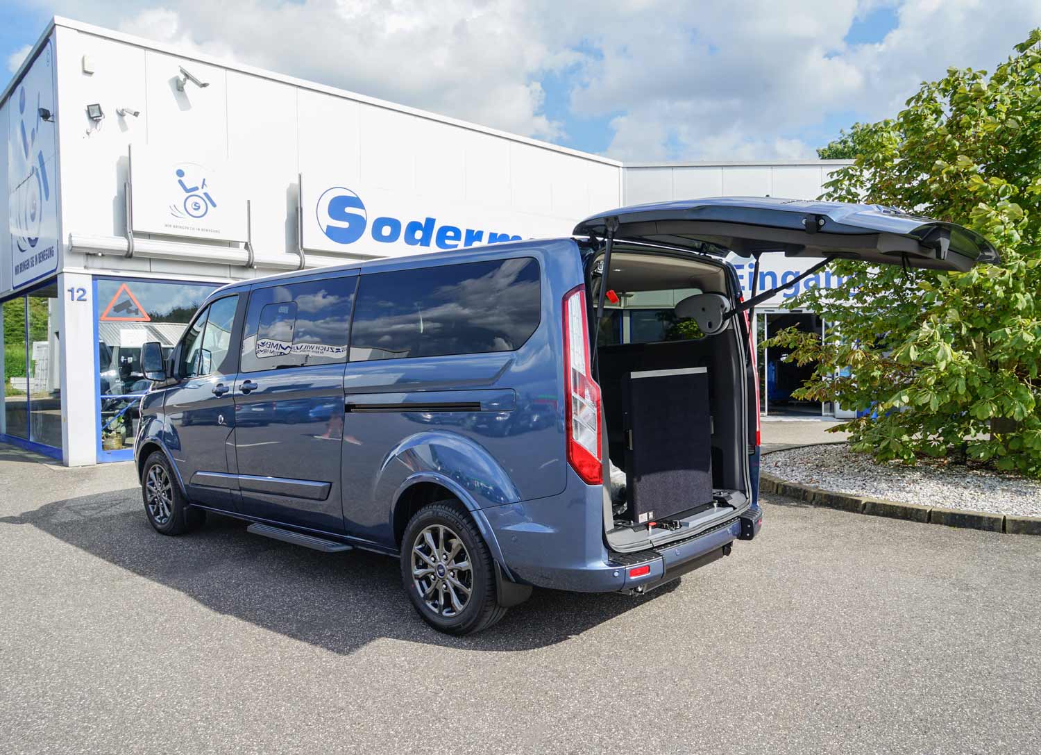 Behindertengerechter Ford Tourneo Custom, Passivfahrerumbau, Heckeinstieg, Sodermanns
