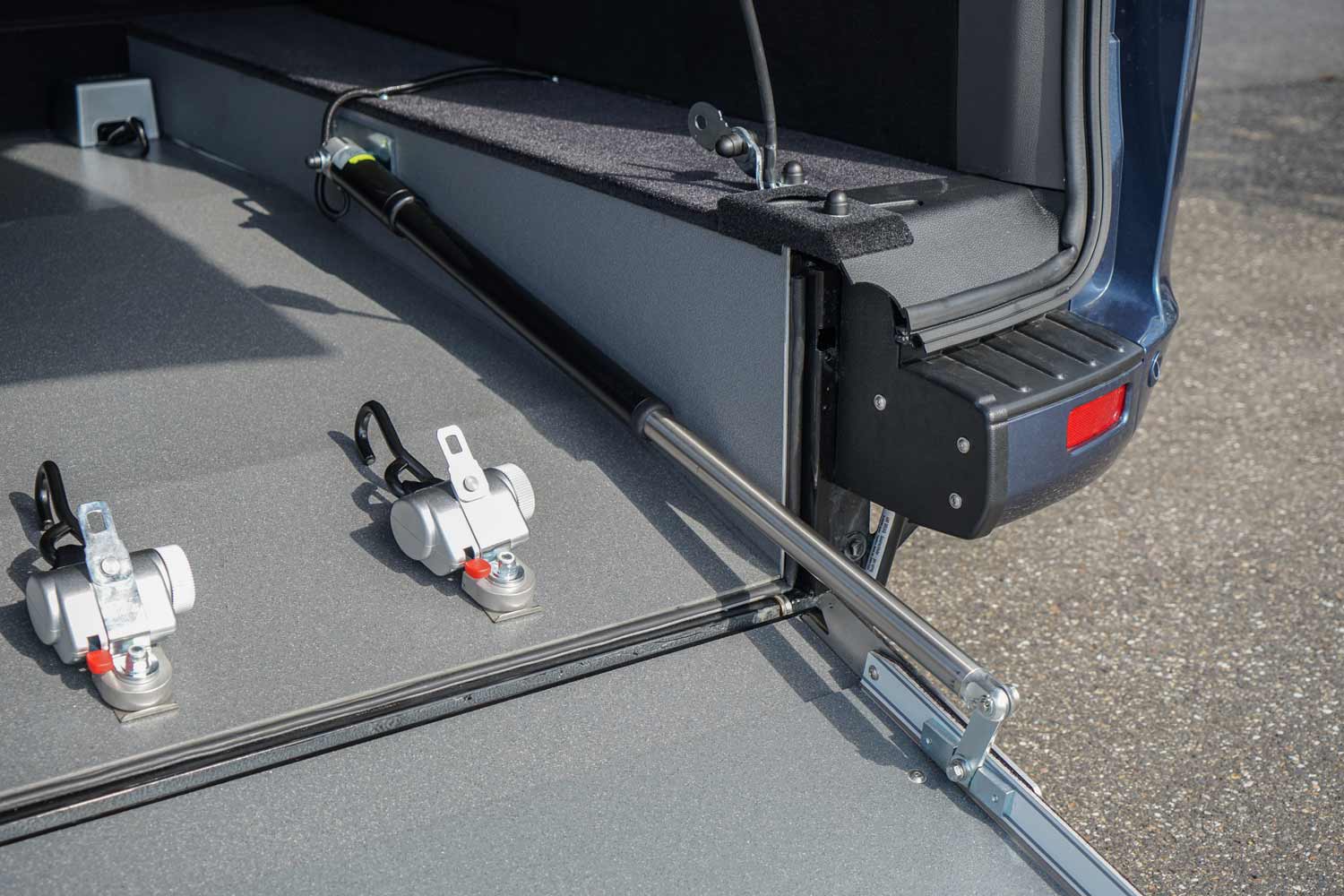 Behindertengerechter Ford Tourneo Custom, Passivfahrerumbau, Heckeinstieg, Sodermanns