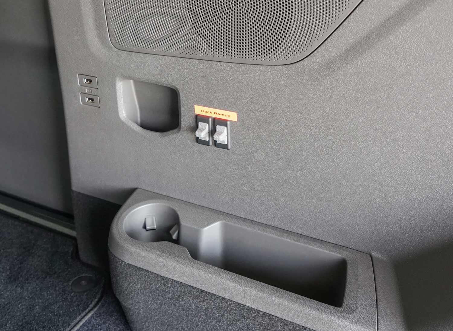 Behindertengerechter Ford Tourneo Custom, Passivfahrerumbau, Heckeinstieg, Sodermanns