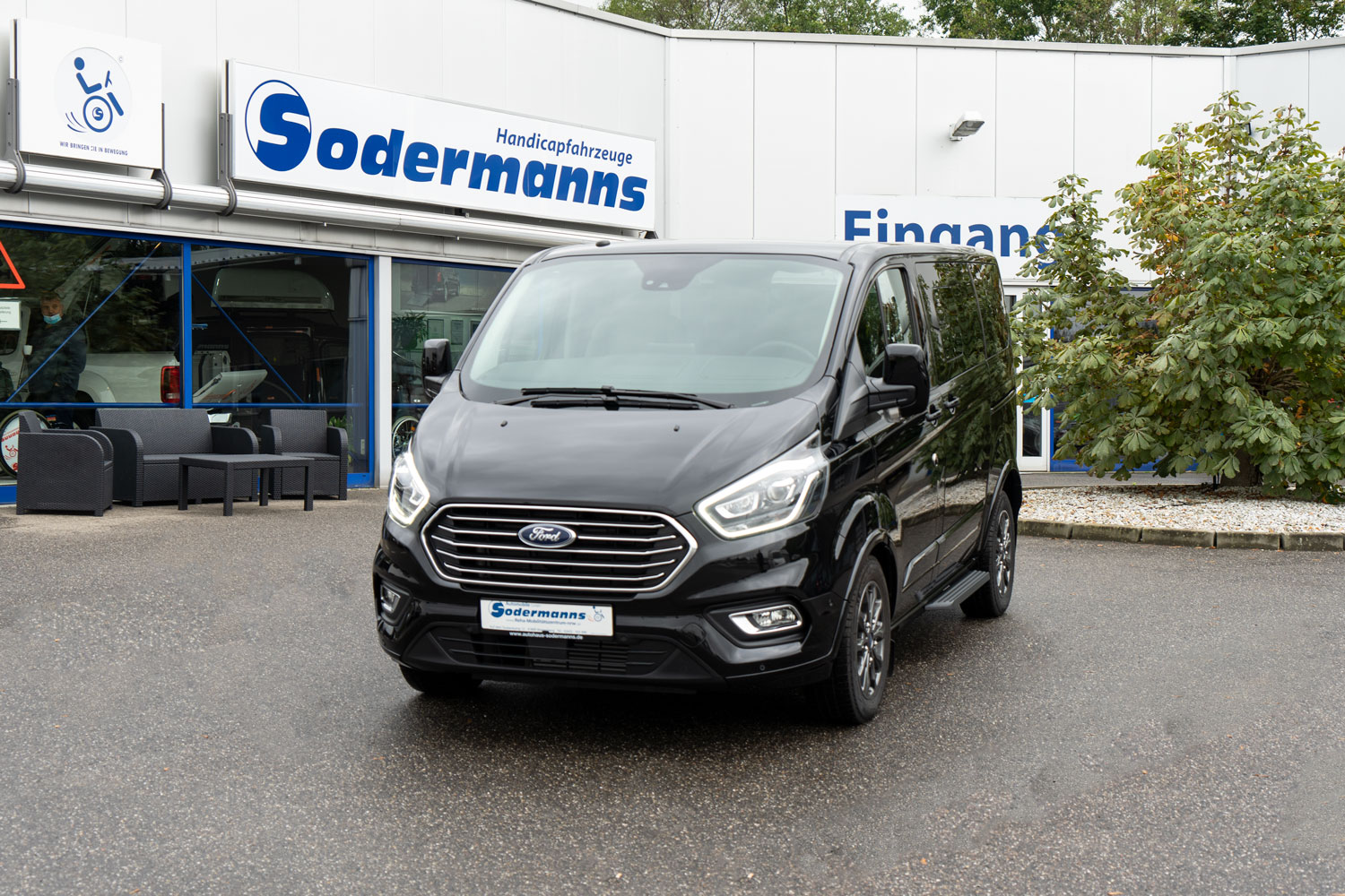 Behindertengerechter Ford Tourneo Custom, Selbstfahrerumbau, Kassettenlift, Space Drive, Sprachsteuerung, Touchdisplay, Bleeper, GB Schieber, Lenkraddreizack, Sodermanns