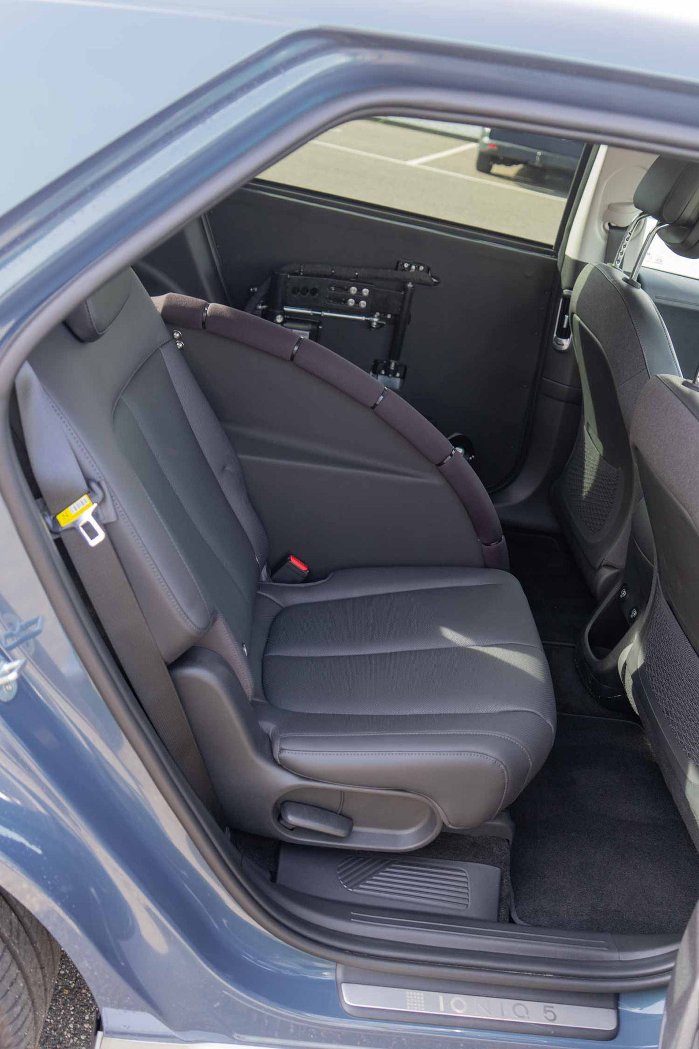 Behindertengerechter Hyundai IONIQ 5, Selbstfahrerumbau, Space drive system, Rollstuhlverladesystem, Gasbremschieber, MFD, Pedalsperre, Sodermanns