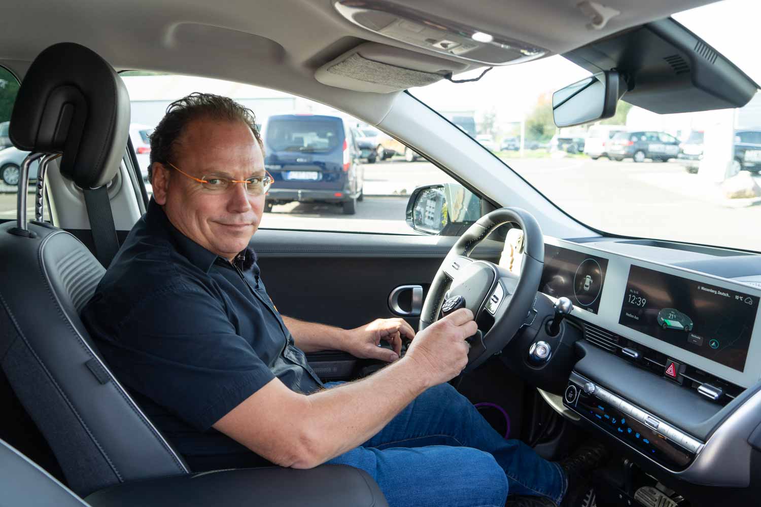 Behindertengerechter Hyundai IONIQ 5, Selbstfahrerumbau, Space drive system, Rollstuhlverladesystem, Gasbremschieber, MFD, Pedalsperre, Sodermanns