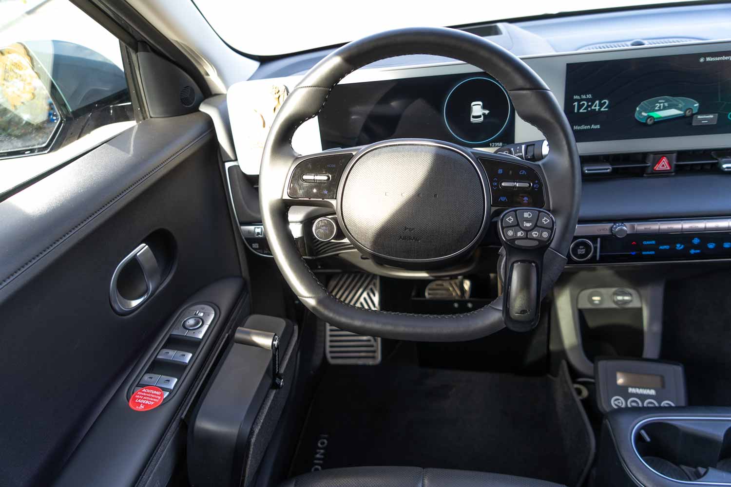 Behindertengerechter Hyundai IONIQ 5, Selbstfahrerumbau, Space drive system, Rollstuhlverladesystem, Gasbremschieber, MFD, Pedalsperre, Sodermanns