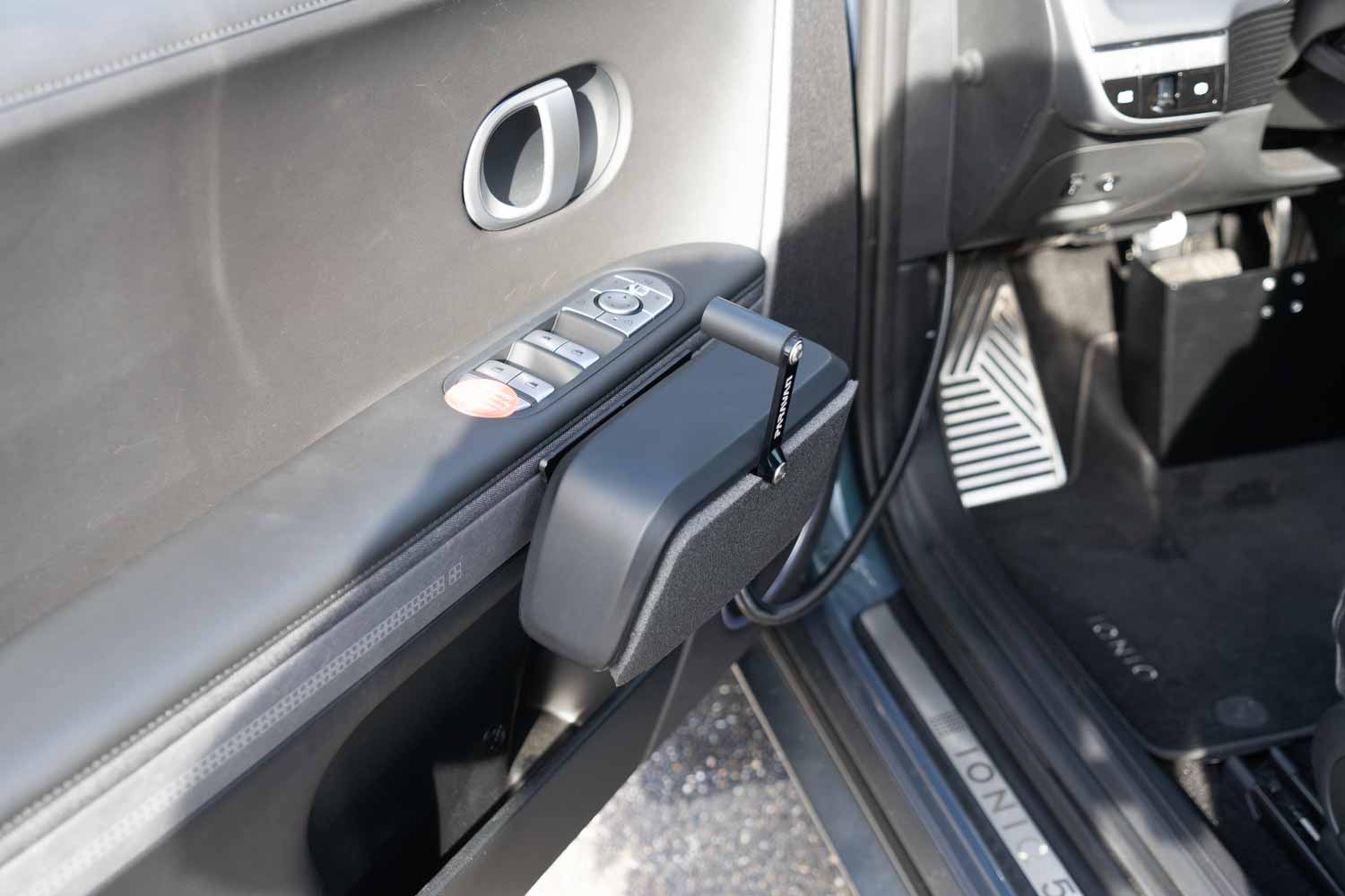 Behindertengerechter Hyundai IONIQ 5, Selbstfahrerumbau, Space drive system, Rollstuhlverladesystem, Gasbremschieber, MFD, Pedalsperre, Sodermanns