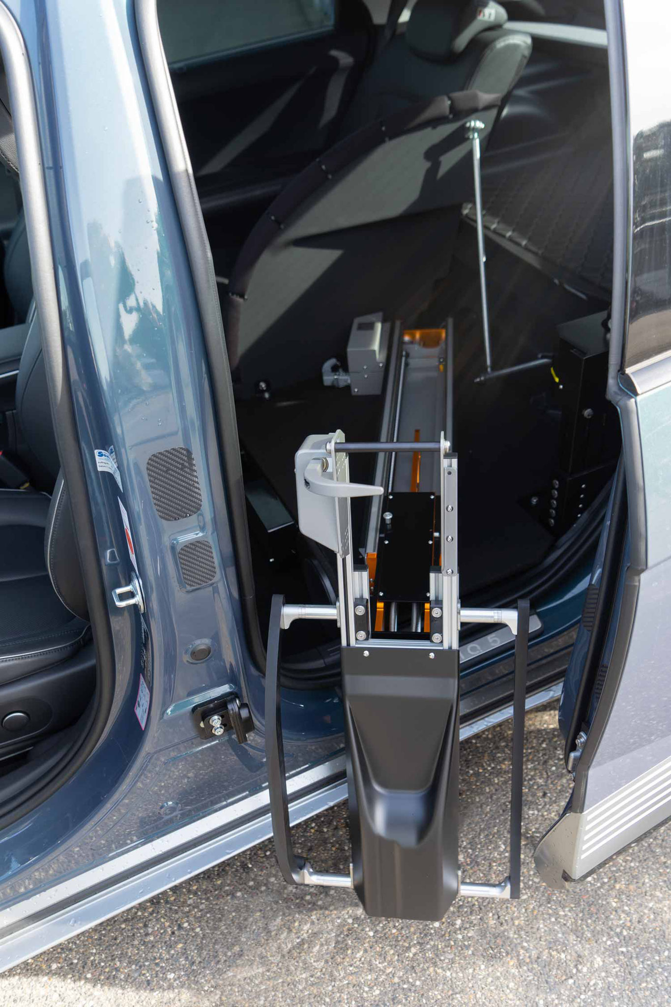 Behindertengerechter Hyundai IONIQ 5, Selbstfahrerumbau, Space drive system, Rollstuhlverladesystem, Gasbremschieber, MFD, Pedalsperre, Sodermanns