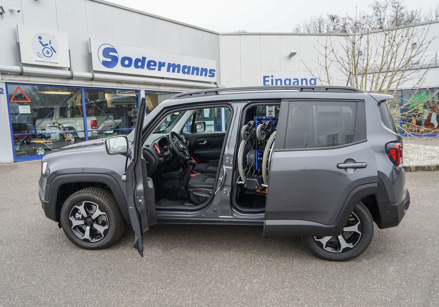 Behindertengerechter Jeep Renegade 4xe, Selbstfahrerumbau, Rollstuhlverladesystem, Ladeboy S2, MFD, Handgerät Gas Bremse, Sodermanns