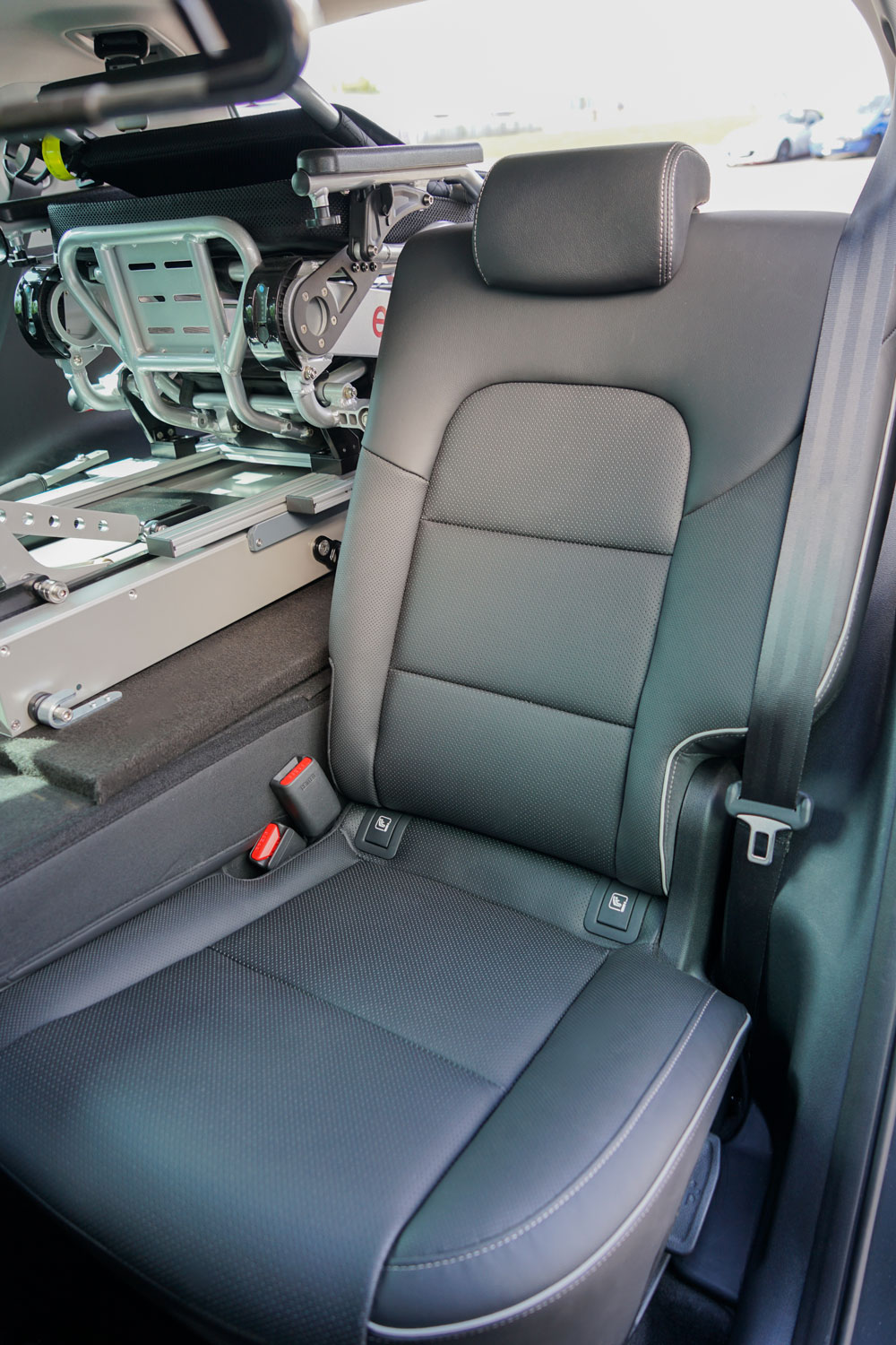 Behindertengerechter Kia Sportage, Selbstfahrerumbau, Verladesystem, Kofferraum, Ladeboy Maximum, Ergoflix, Sodermanns