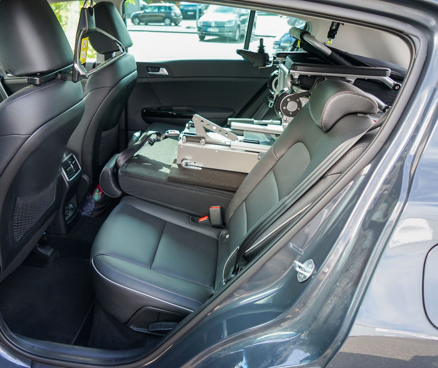 Behindertengerechter Kia Sportage, Selbstfahrerumbau, Verladesystem, Kofferraum, Ladeboy Maximum, Ergoflix, Sodermanns