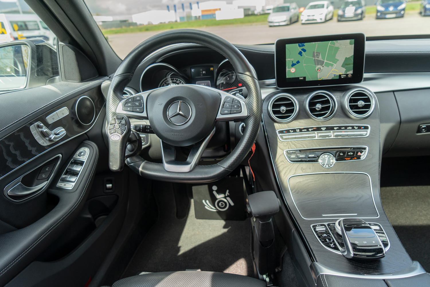 Behindertengerechter Mercedes Benz C 450, Handbediengerät, Multifunktionslenkraddrehknauf, elektrische Sonnenblende, Selbstfahrerumbau, Sodermanns