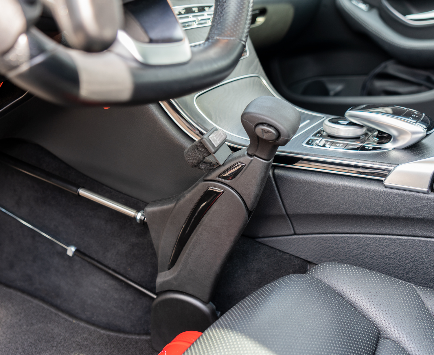 Behindertengerechter Mercedes Benz C 450, Handbediengerät, Multifunktionslenkraddrehknauf, elektrische Sonnenblende, Selbstfahrerumbau, Sodermanns