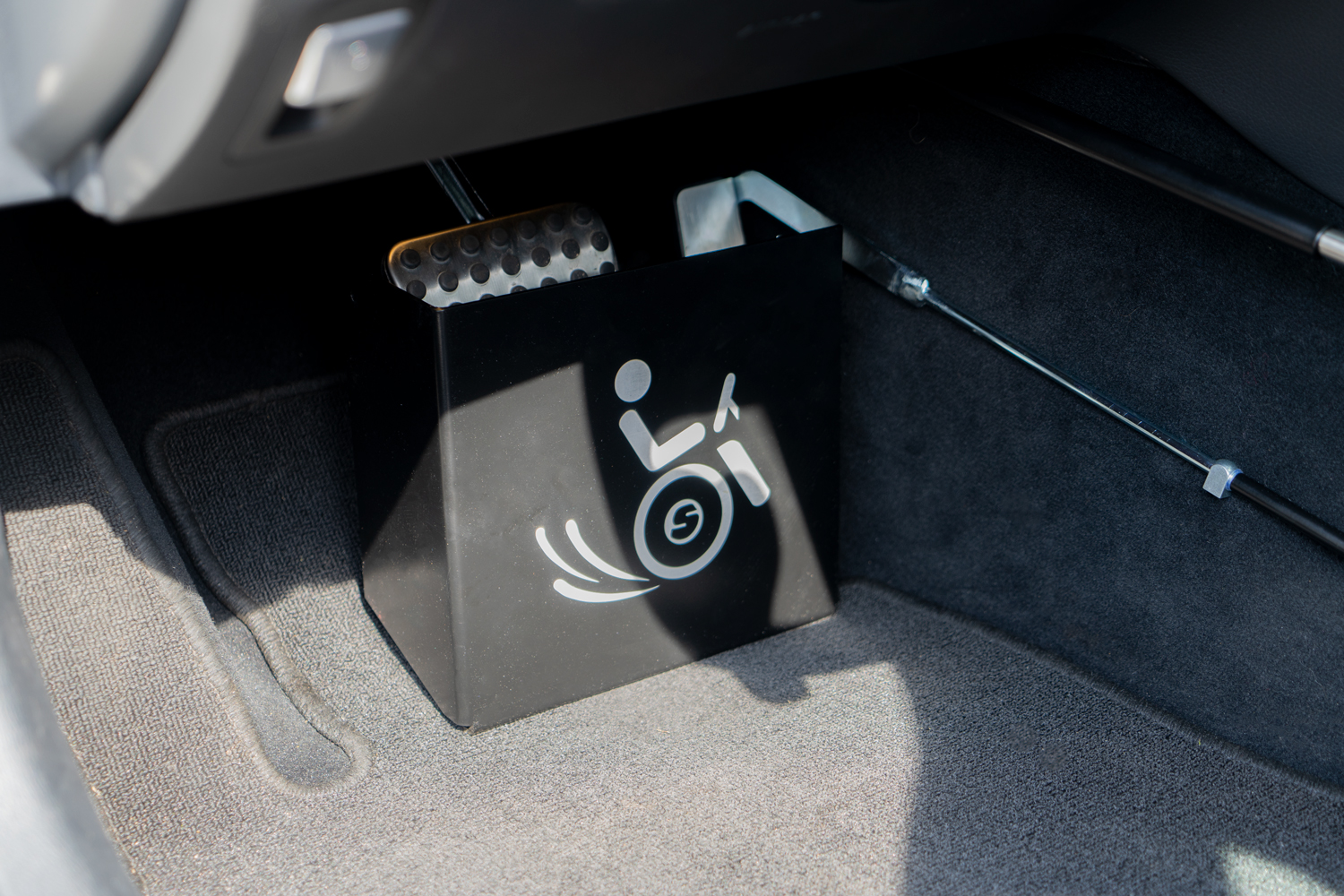 Behindertengerechter Mercedes Benz C 450, Handbediengerät, Multifunktionslenkraddrehknauf, elektrische Sonnenblende, Selbstfahrerumbau, Sodermanns