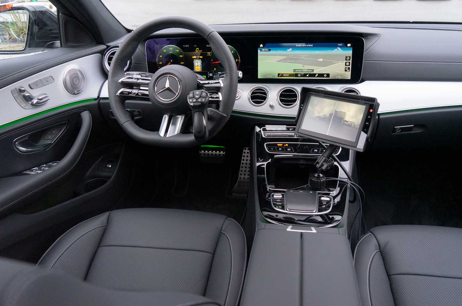 Behindertengerechter Mercedes Benz E 220 D 4-matic, Selbstfahrerumbau, MFD, Kamerasystem, Sodermanns