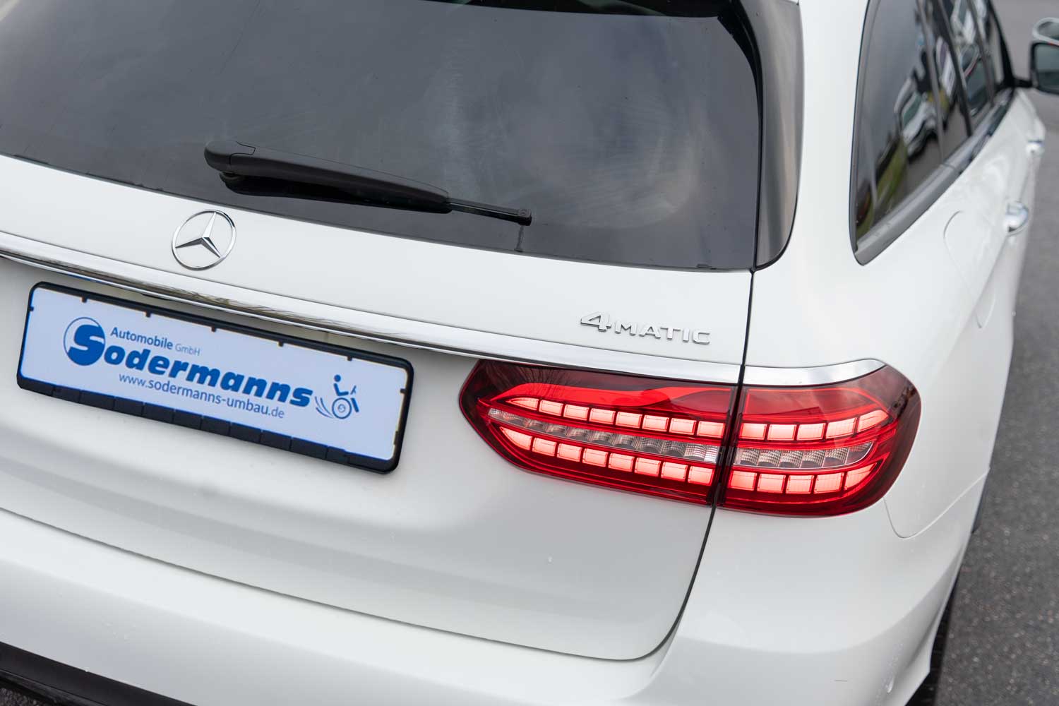 Behindertengerechter Mercedes Benz E 220 D 4-matic, Selbstfahrerumbau, MFD, Kamerasystem, Sodermanns