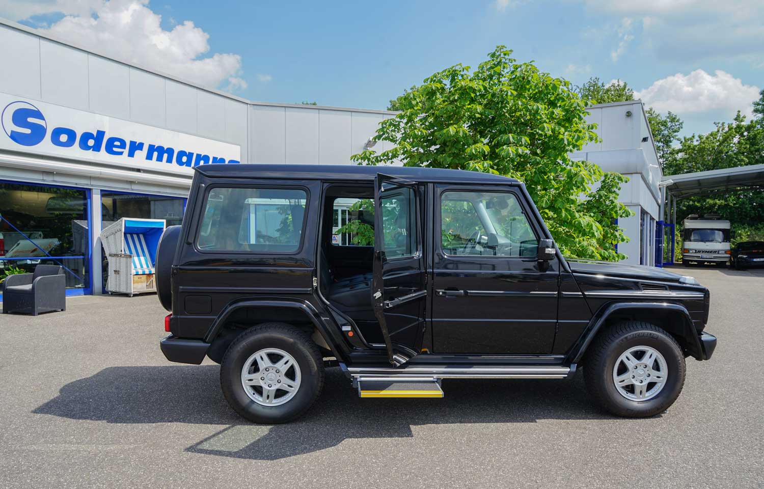 Behindertengerechter Mercedes-Benz G 320 CDI, Beifahrerumbau, automatische Trittstufe, Handicap, Fahrzeugumbau,