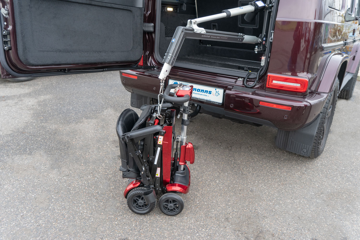 Behindertengerechter Mercedes Benz G 400 D, Selbstfahrerumbau, Trittstufe, LP Range Verladesystem, Sodermanns