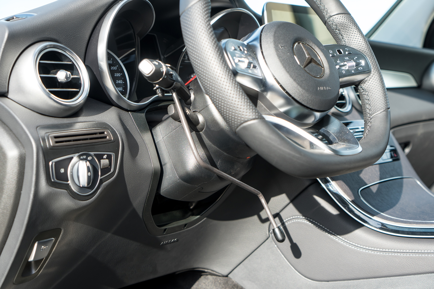 Behindertengerechter Mercedes Benz GLE, Selbstfahrerumbau, Fußlenkung, Blinkerhebelverlegung, Sodermanns