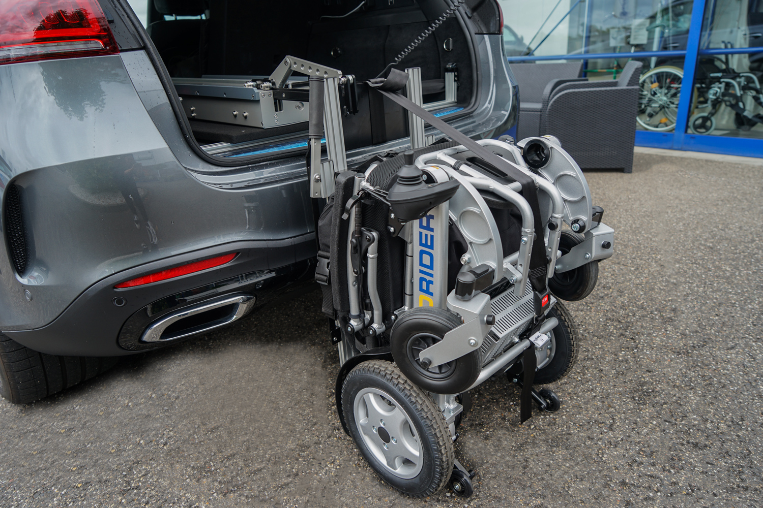 Behindertengerechter Mercedes Benz GLE 350 D 4 matic, Selbstfahrerumbau, Ladeboy Maximum, Sodermanns