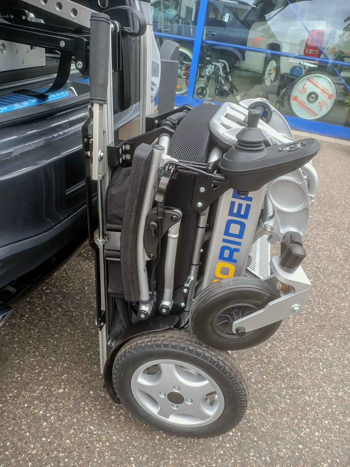 Behindertengerechter Mercedes Benz GLE 350 D 4 matic, Selbstfahrerumbau, Ladeboy Maximum, Sodermanns