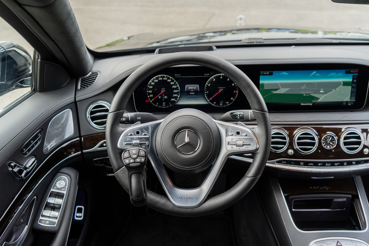 Behindertengerechter Mercedes Benz S 650 Maybach Selbstfahrerumbau, Sodermanns