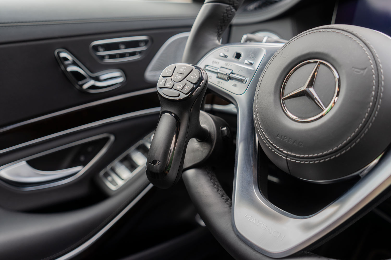 Behindertengerechter Mercedes Benz S 650 Maybach Selbstfahrerumbau, Sodermanns