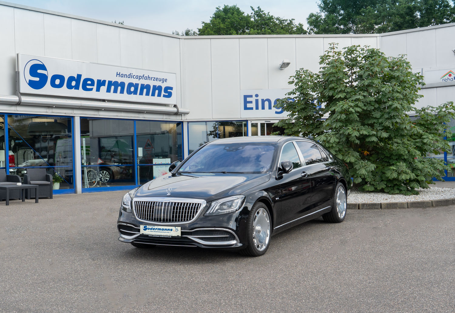 Behindertengerechter Mercedes Benz Maybach S 650, Selbstfahrerumbau MFD, Transferhilfen, Pedalsperre
