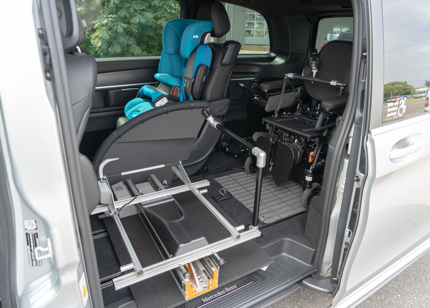 Behindertengerechter Mercedes Benz V 220 CDI, Selbstfahrerumbau, Verladesysteme, Space Drive, Kamerasystem, Sodermanns