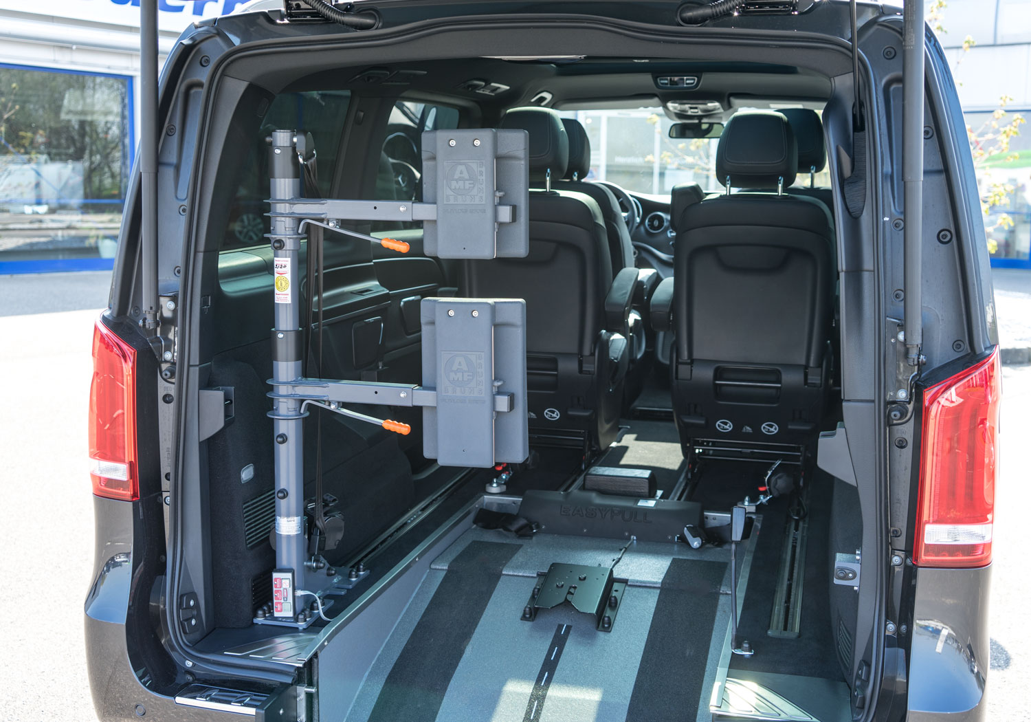 Behindertengerechter Mercedes Benz V 300 D, Beifahrerumbau, Heckeinstieg, Future safe, Kopf- Rückenstütze, Dockingstation, Gegensprechanlage, Sodermanns