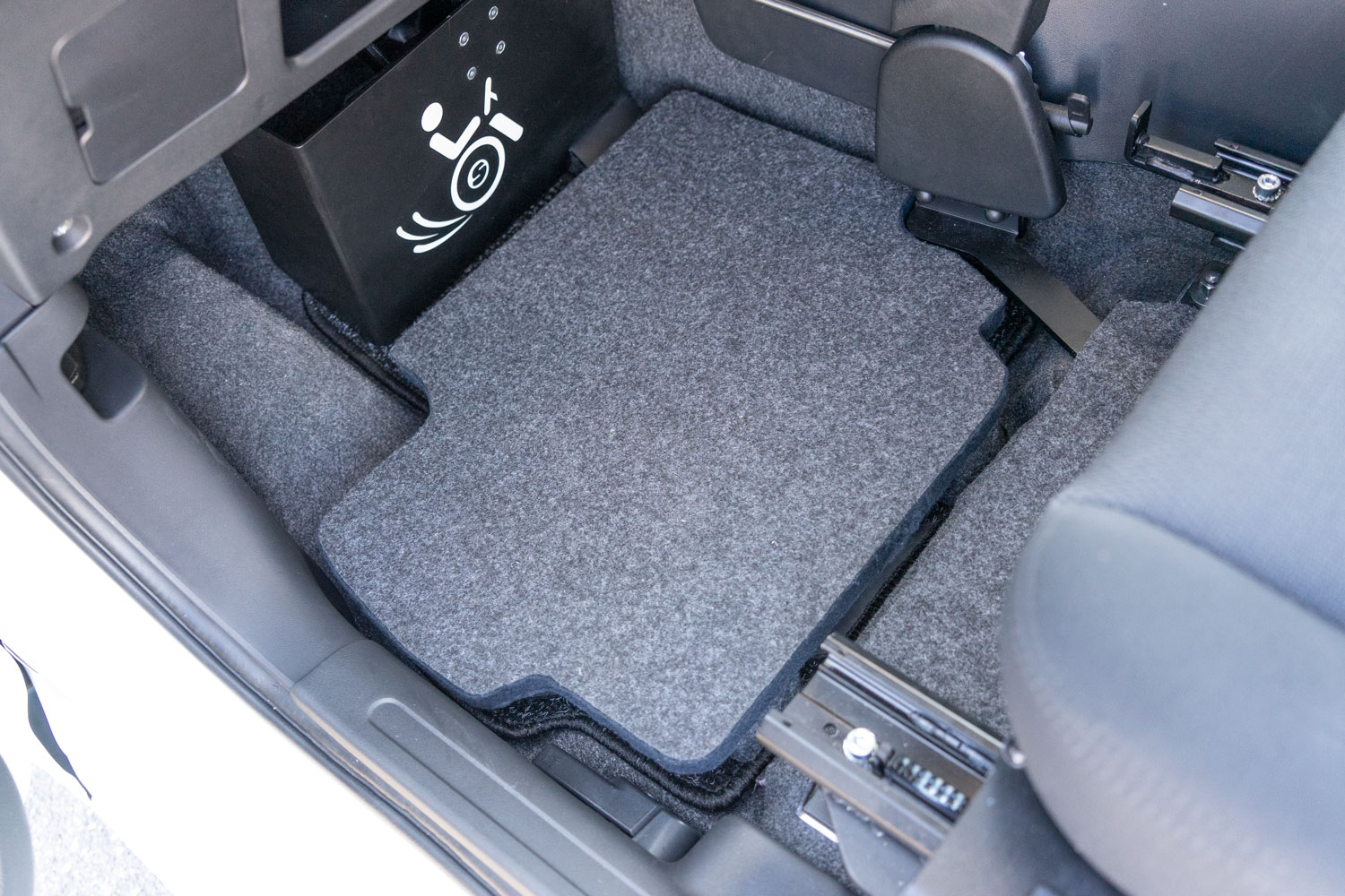 Behindertengerechter Misubishi Space Star, Selbstfahrerumbau, Handgerät, MFD, Ladeboy S2, Sodermanns