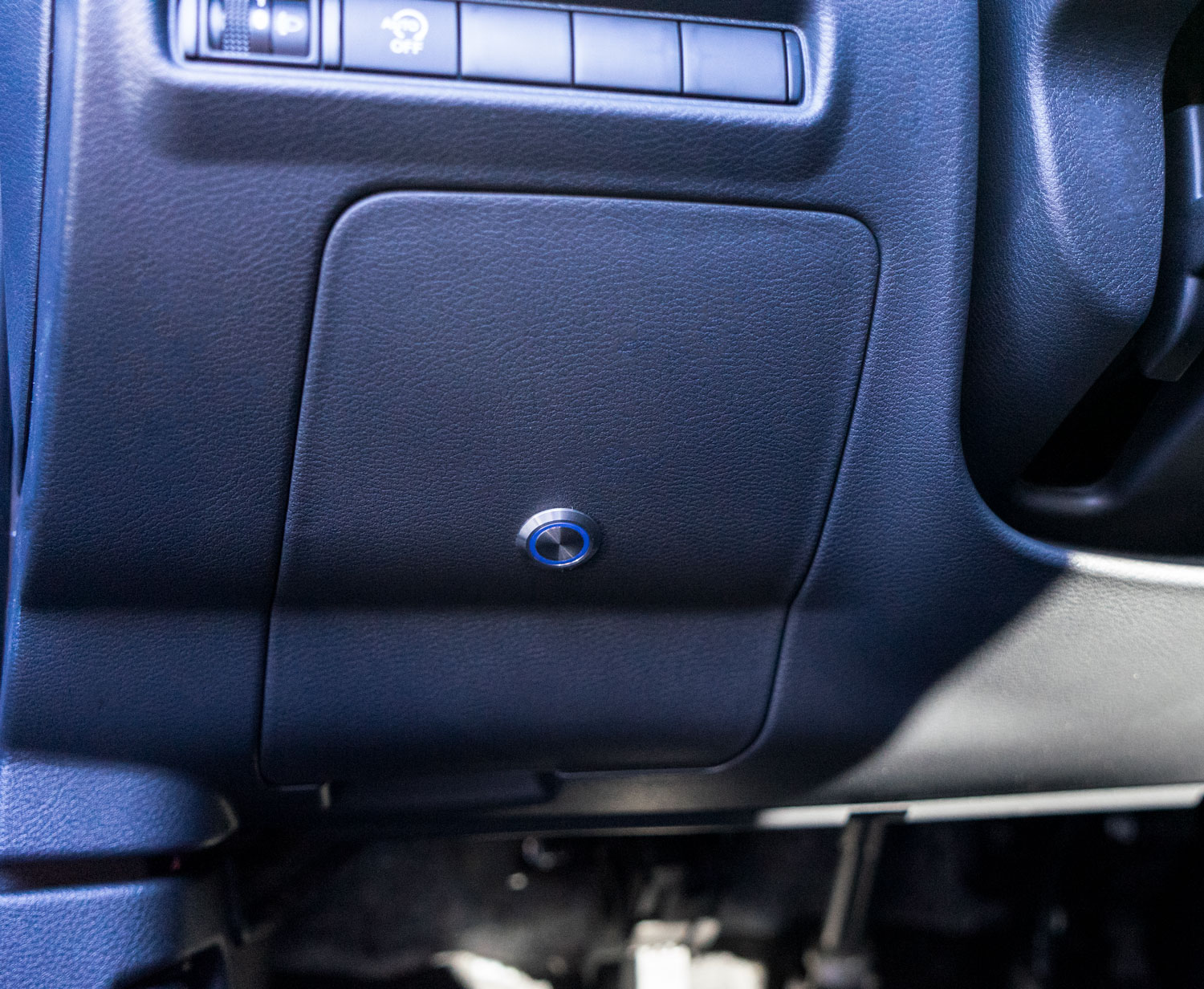 Behindertengerechter Nissan Juke, Selbstfahrerumbau, elektronisches Linksgas, Sodermanns