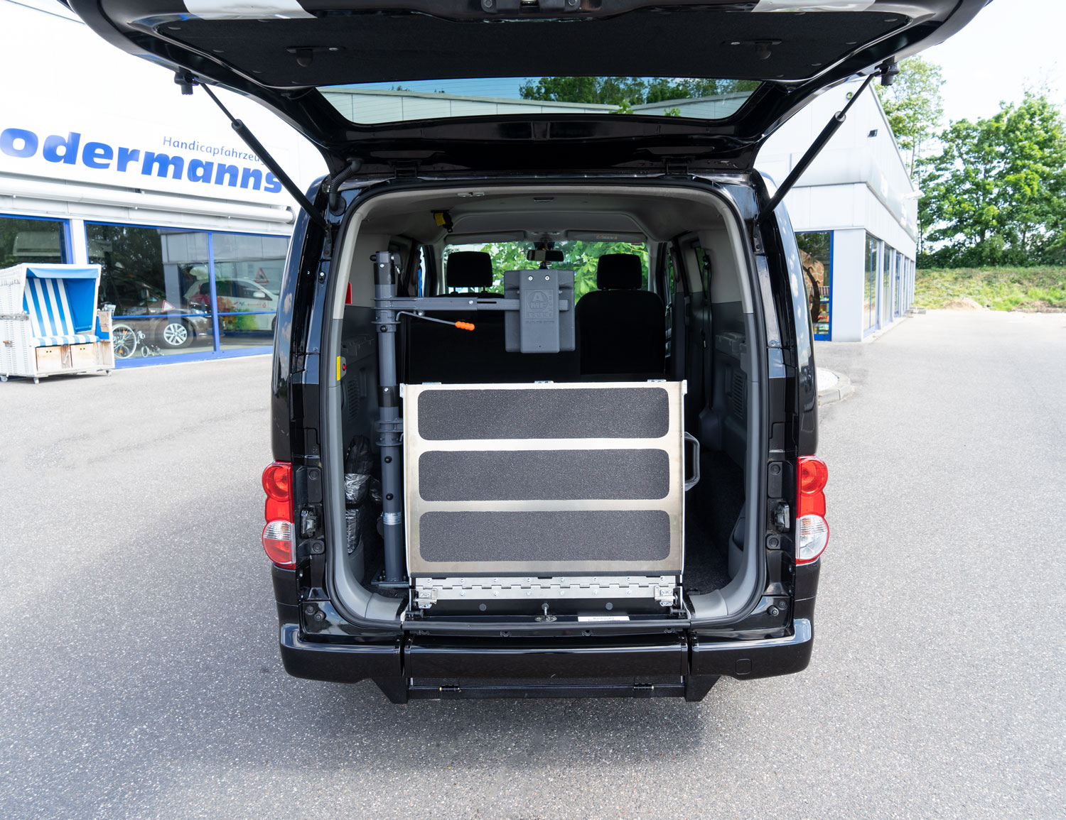 Behindertengerechter Nissan NV200, Beifahrerumbau, Heckausschnitt, Futuresafe, Sodermanns