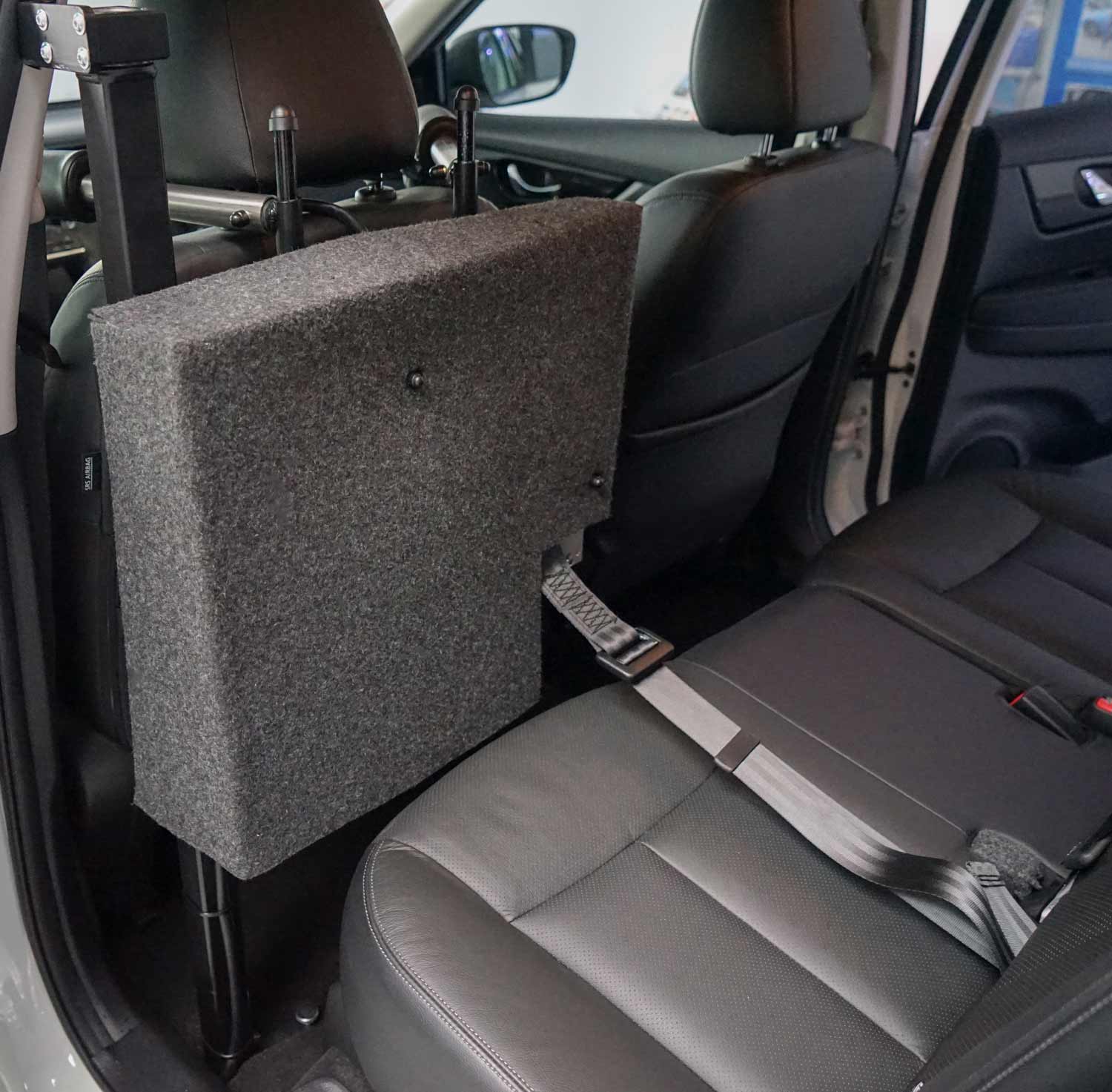 Behindertengerechter Nissan X-Trail, Selbstfahrer, Space Drive System, Sprachsteuerung, Fußlenkung, Bleeper, Autofahren ohne Arme, Sodermanns