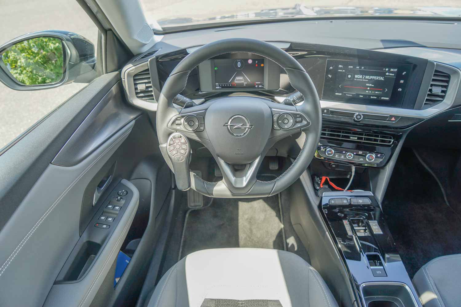 Behindertengerechter Opel Mokka, Selbstfahrerumbau, elektronisches Linksgas, Multifunktionslenkraddrehknauf, Sodermanns