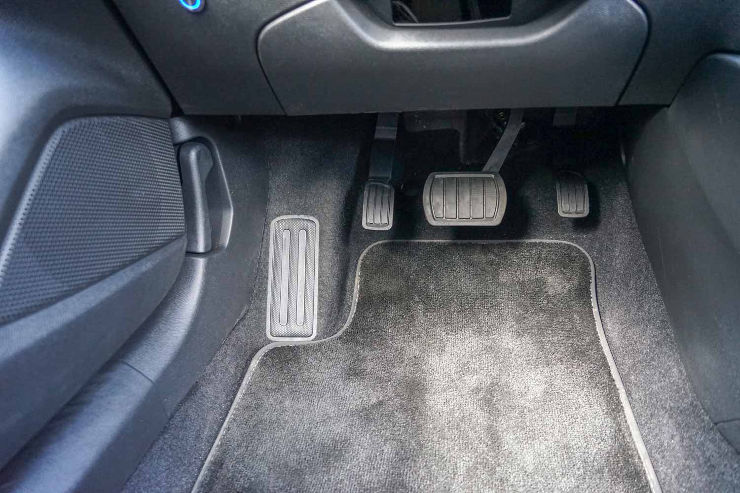 Behindertengerechter Opel Mokka, Selbstfahrerumbau, elektronisches Linksgas, Multifunktionslenkraddrehknauf, Sodermanns