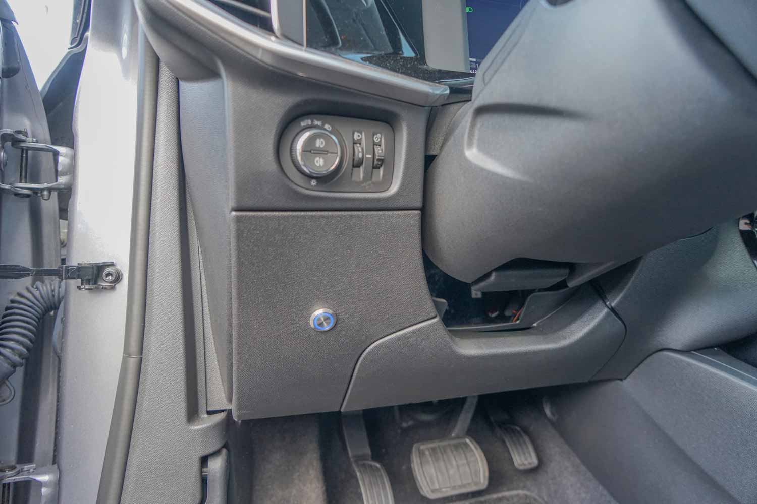 Behindertengerechter Opel Mokka, Selbstfahrerumbau, elektronisches Linksgas, Multifunktionslenkraddrehknauf, Sodermanns