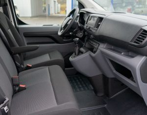 Behindertengerechter Opel Vivaro L3, Beifahrerumbau, Heckausschnitt, Dreh- Klappsitz, Sodermanns