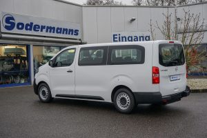 Behindertengerechter Opel Vivaro L3, Beifahrerumbau, Heckausschnitt, Dreh- Klappsitz, Sodermanns