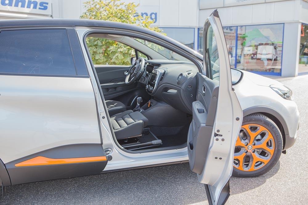 Behindertengerechter Renault Captur, Selbstfahrerumbau, erster Mini SUV. rollstuhlgerecht, drei vollwertige sitzplätze, Sodermanns