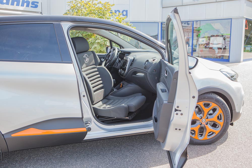 Behindertengerechter Renault Captur, Selbstfahrerumbau, erster Mini SUV. rollstuhlgerecht, drei vollwertige sitzplätze, Sodermanns