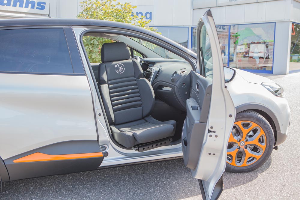 Behindertengerechter Renault Captur, Selbstfahrerumbau, erster Mini SUV. rollstuhlgerecht, drei vollwertige sitzplätze, Sodermanns