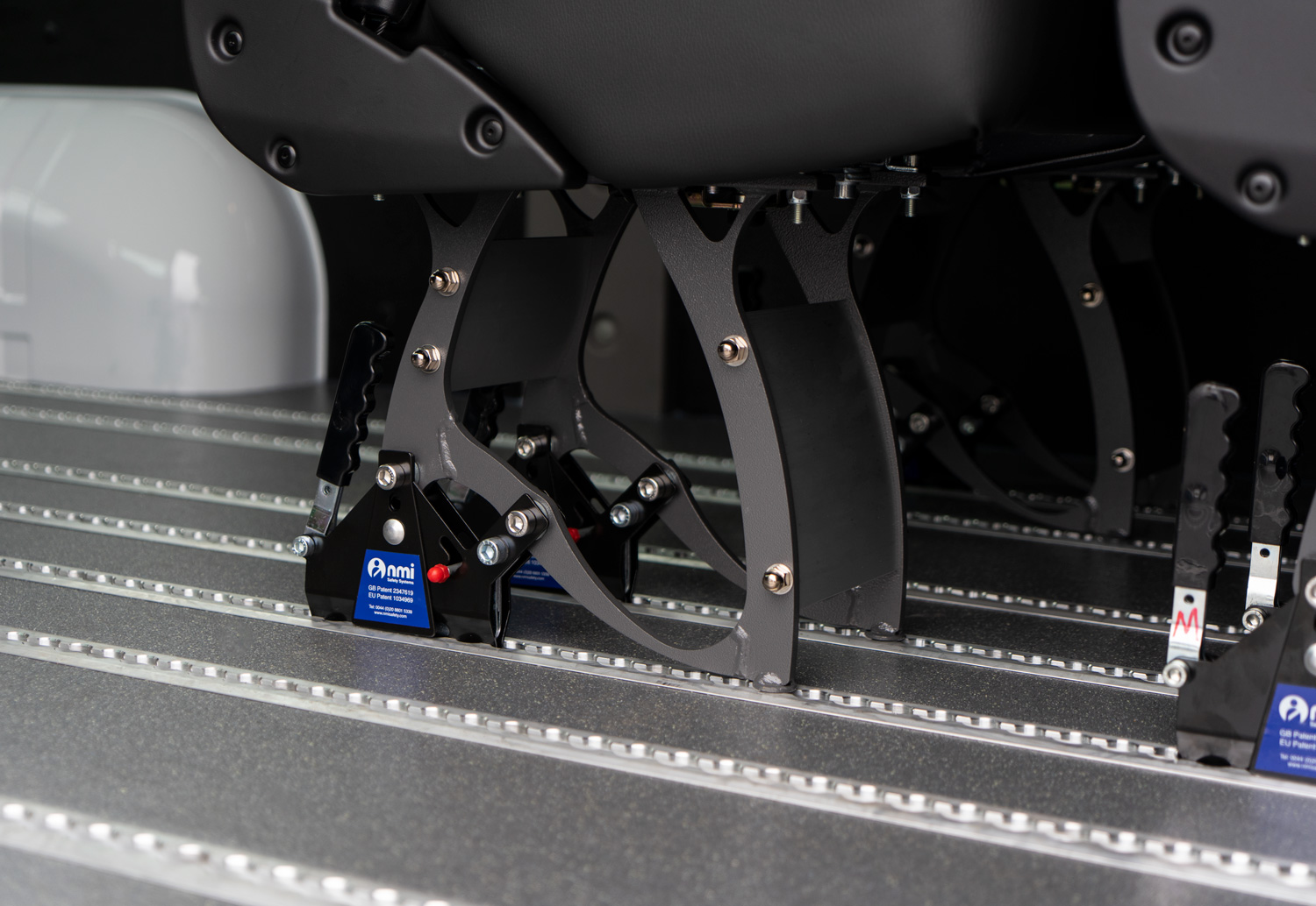 Behindertengerechter Renault Master, Beifahrerumbau, Hecklift, automatische Trittstufe, Smartfloorboden, Sodermanns