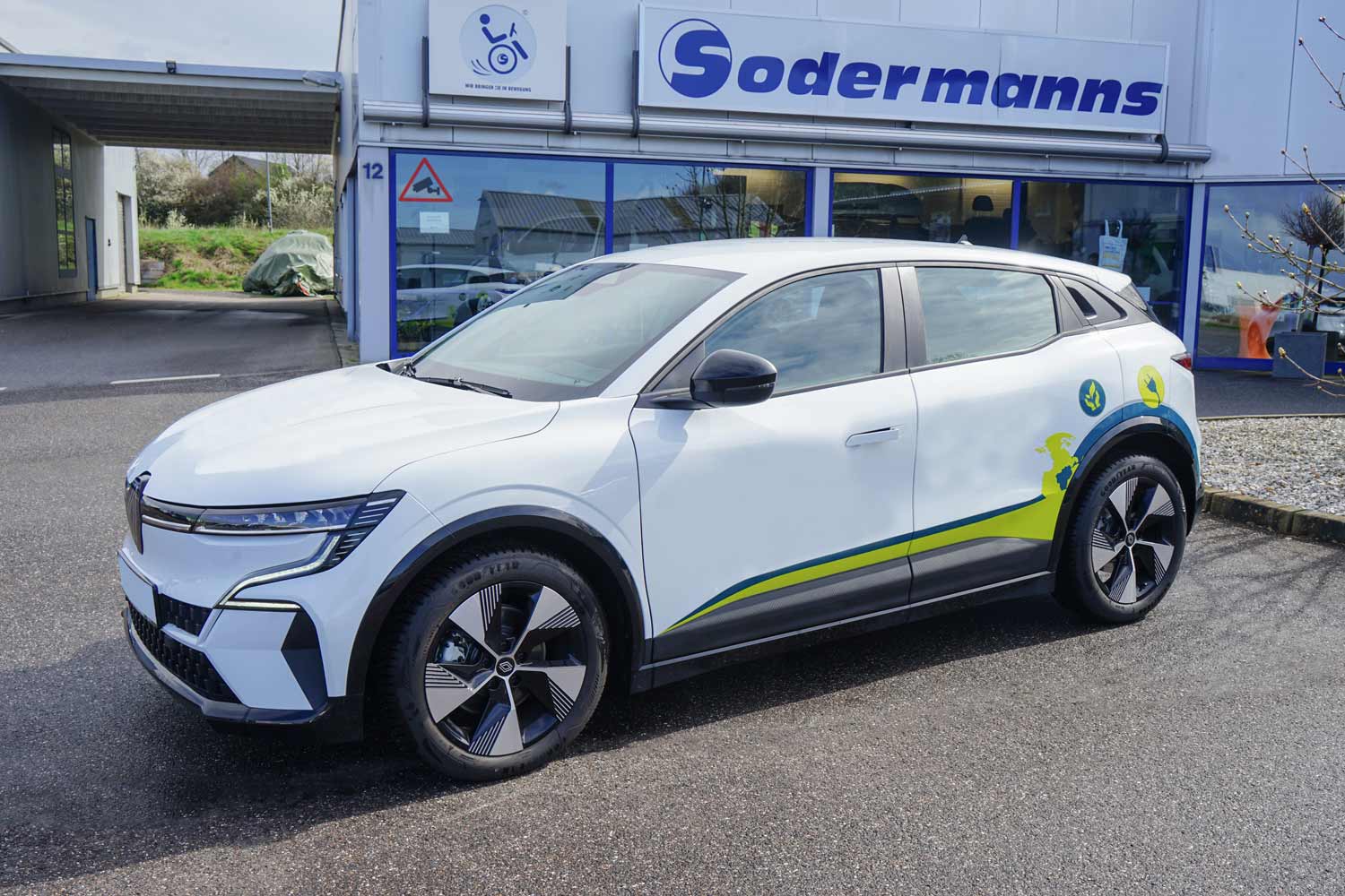 Behindertengerechter Renault Megane E-Tech, Selbstfahrerumbau, elektrisches Linksgas, Sodermanns