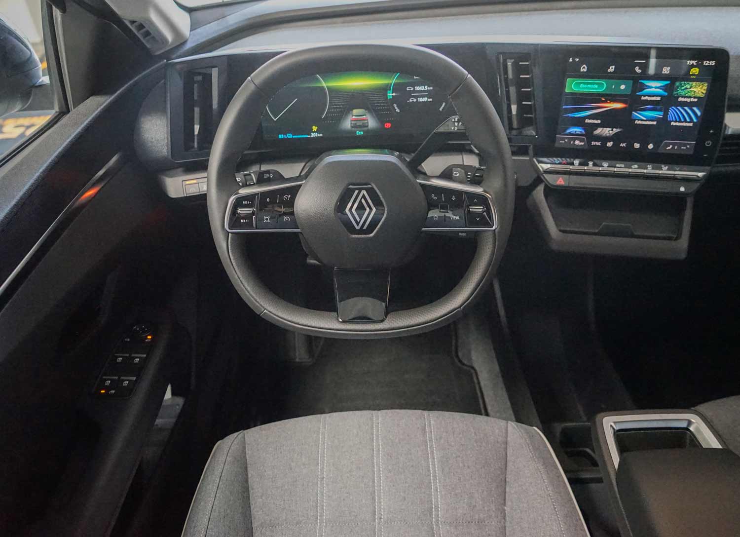 Behindertengerechter Renault Megane E-Tech, Selbstfahrerumbau, elektrisches Linksgas, Sodermanns