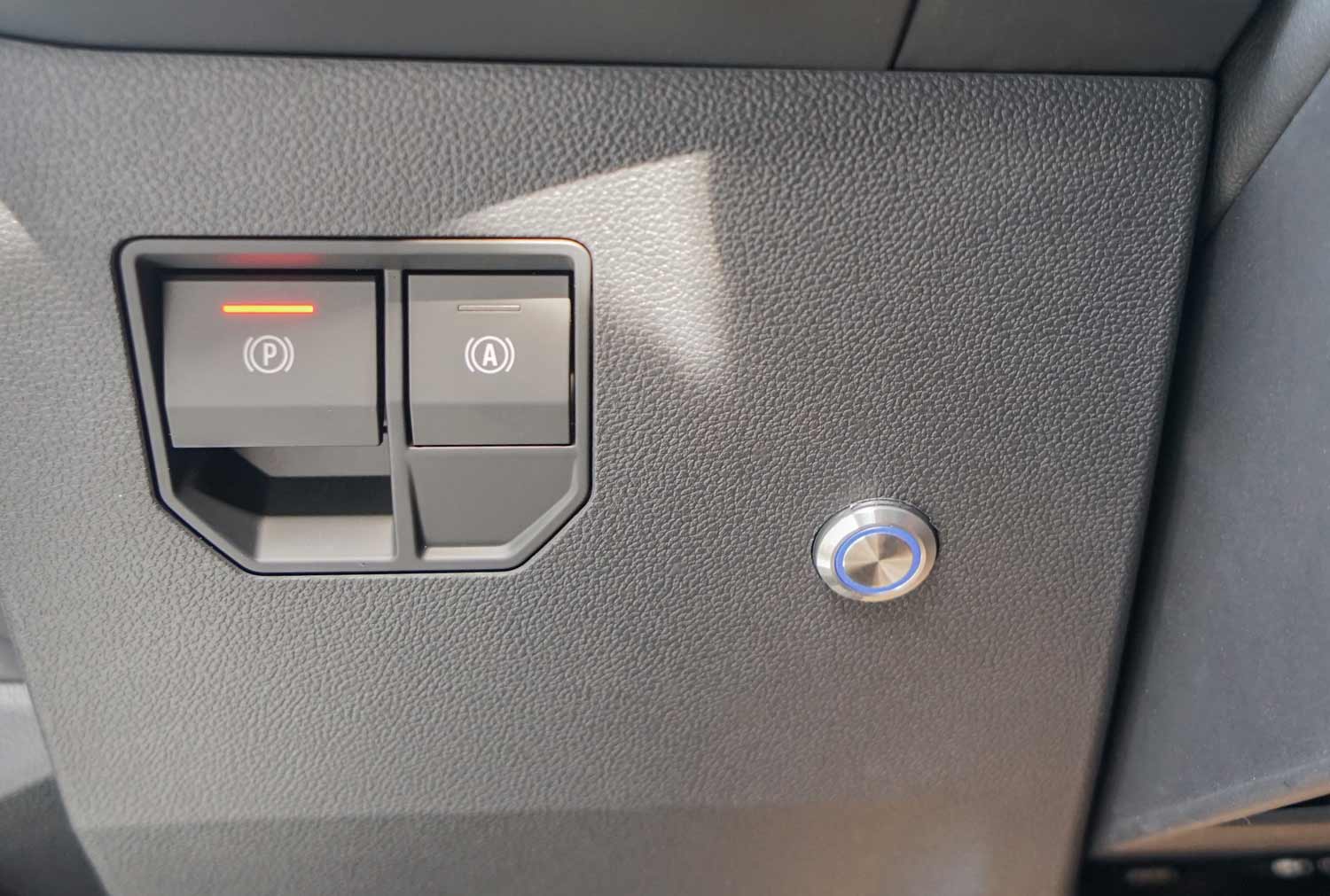 Behindertengerechter Renault Megane E-Tech, Selbstfahrerumbau, elektrisches Linksgas, Sodermanns