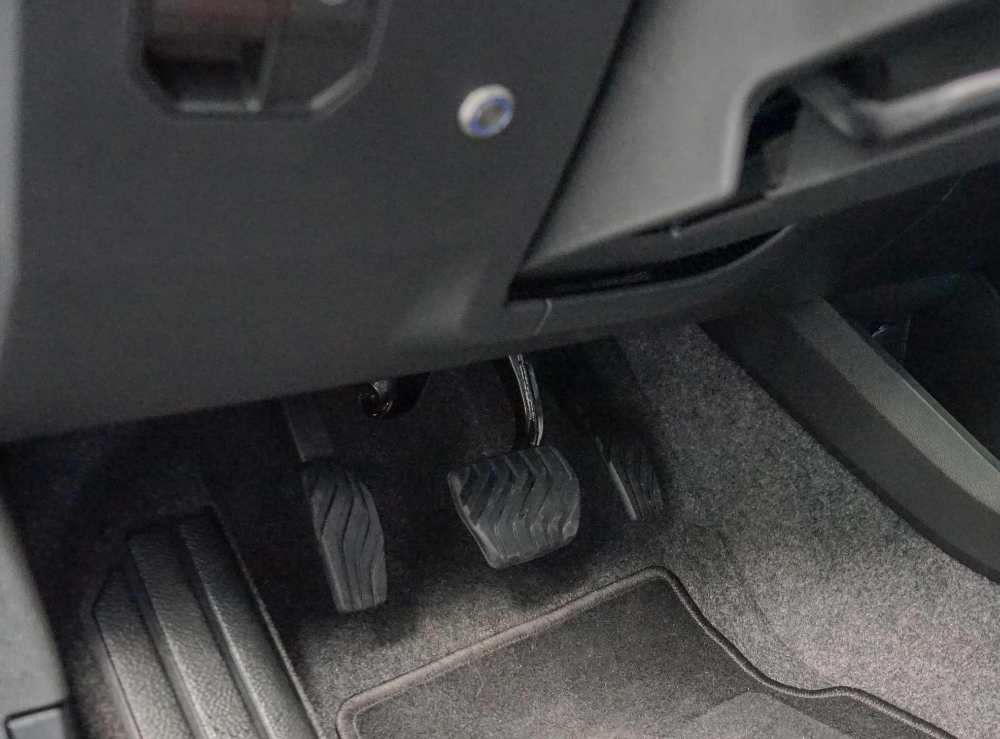 Behindertengerechter Renault Megane E-Tech, Selbstfahrerumbau, elektrisches Linksgas, Sodermanns