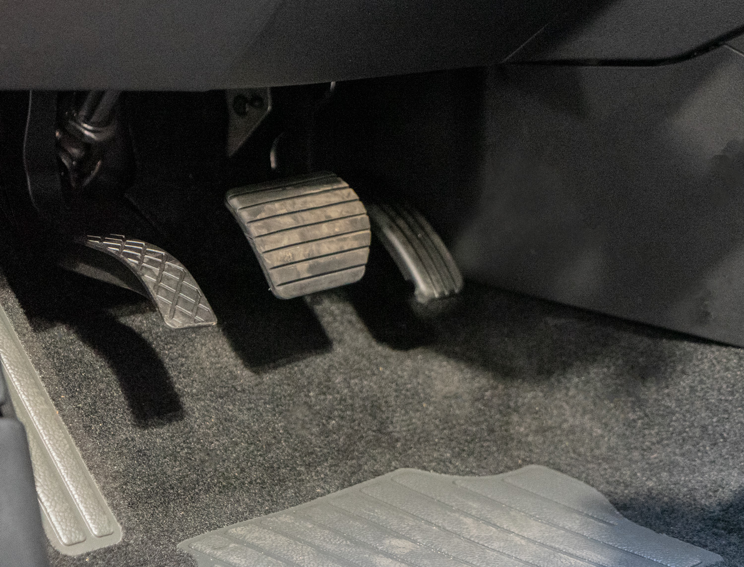 Behindertengerechter Renault Zoe, Elektro, Selbstfahrerumbau, MFD, Ladeboy S2, Rutschbrett, elektronisches Linksgas, Sodermanns