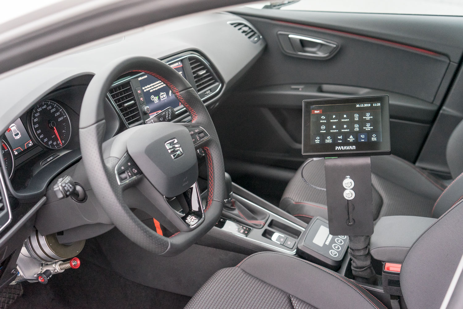 Behindertengerechter Seat Leon, Selbstfahrerumbau, Space Drive, 2 Wege Lenkjoystick, Sodermanns