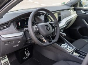 Behindertengerechter Skoda Octavia, Selbstfahrerumbau, MFD, Gasring, Rutschbrett, Pedalsperre, Sodermanns