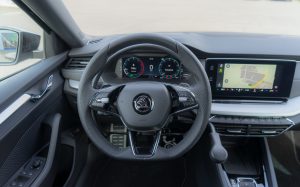 Behindertengerechter Skoda Octavia, Selbstfahrerumbau, MFD, Gasring, Rutschbrett, Pedalsperre, Sodermanns